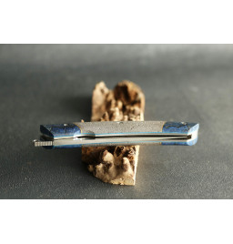 Couteau Le Thiers Liner lock manche pierre de lave et hêtre stabilisé bleu