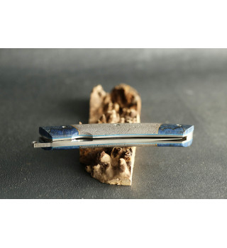 Couteau Le Thiers Liner lock manche pierre de lave et hêtre stabilisé bleu