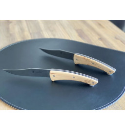 Grand couteau à fromage Bouleau nain platines noires avec socle